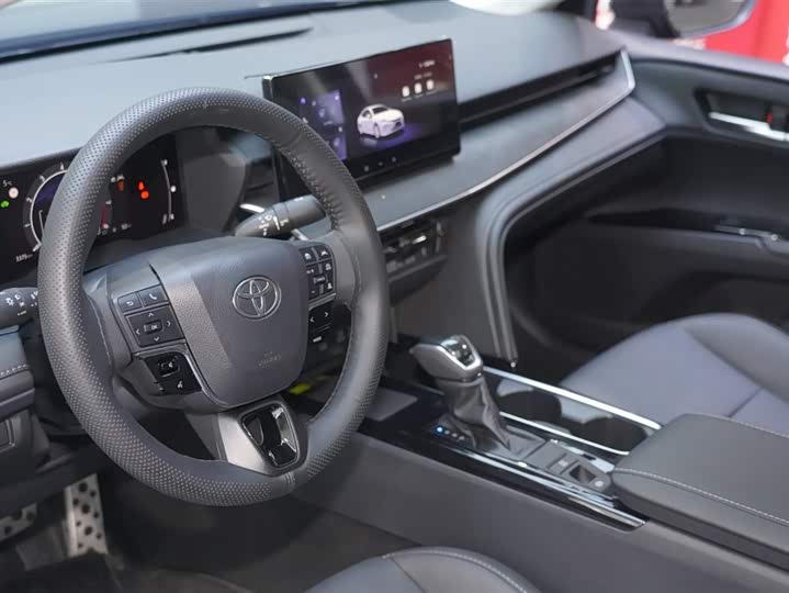 Фото 7 - Toyota Camry