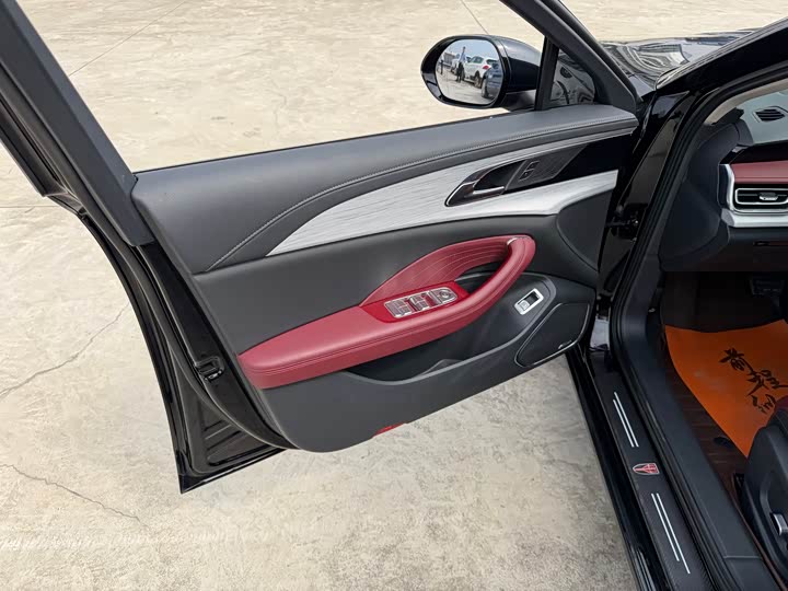 Фото 8 - Hongqi H5