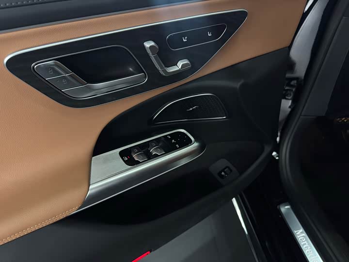 Фото 5 - Mercedes-Benz E-Class