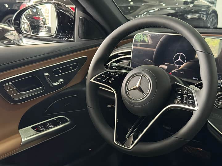 Фото 9 - Mercedes-Benz E-Class