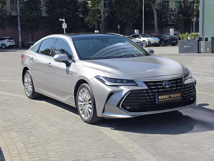 Photo 3 - Toyota Avalon