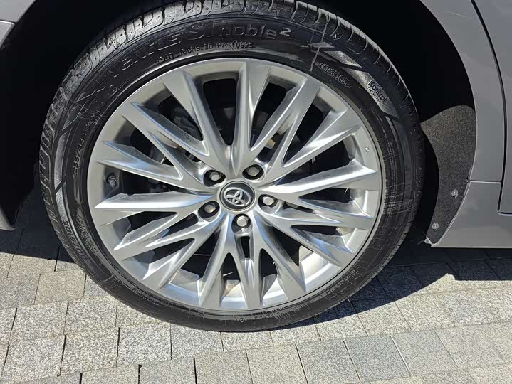 Photo 4 - Toyota Avalon