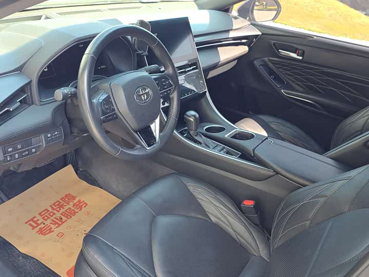 Photo 9 - Toyota Avalon