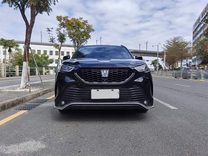 Фото 3 - Toyota Crown Kluger