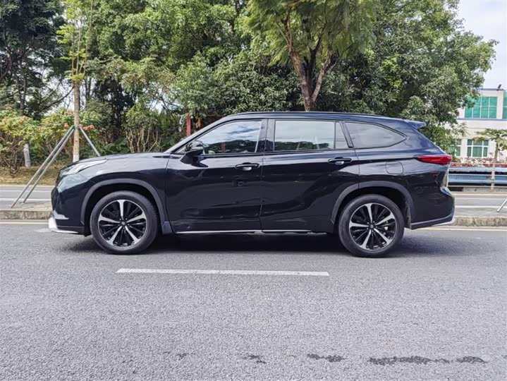 Фото 7 - Toyota Crown Kluger