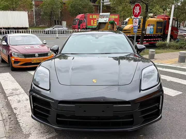 Photo 2 - Porsche Panamera