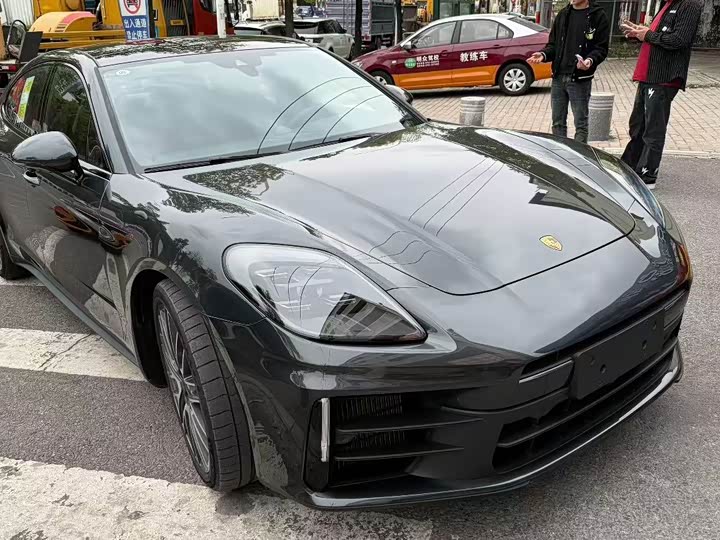 Photo 3 - Porsche Panamera