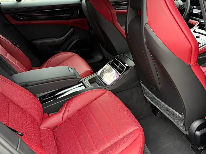 Photo 4 - Porsche Panamera