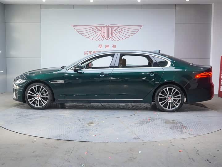 Фото 2 - Jaguar XF L