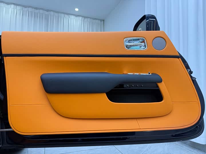 Фото 3 - Rolls-Royce Dawn