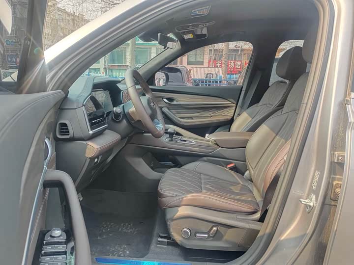 Фото 4 - Geely Monjaro