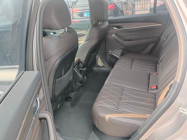 Фото 6 - Geely Monjaro