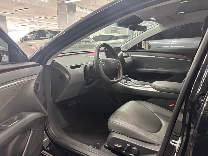 Фото 9 - XPeng Mona M03