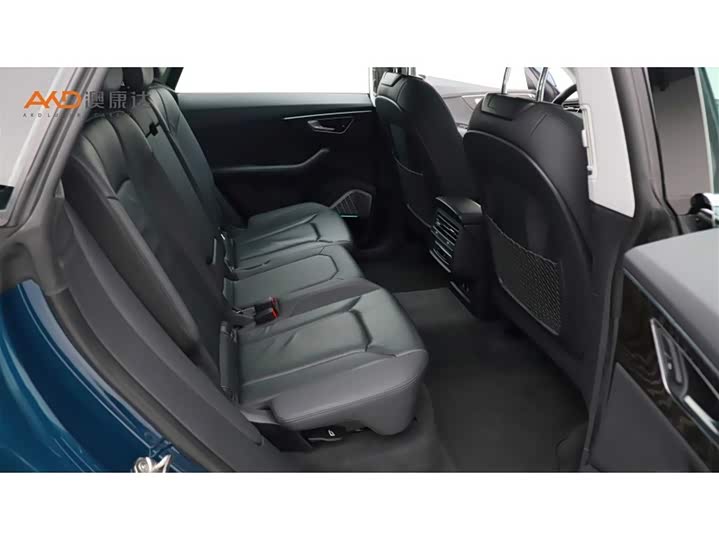 Фото 8 - Audi Q8