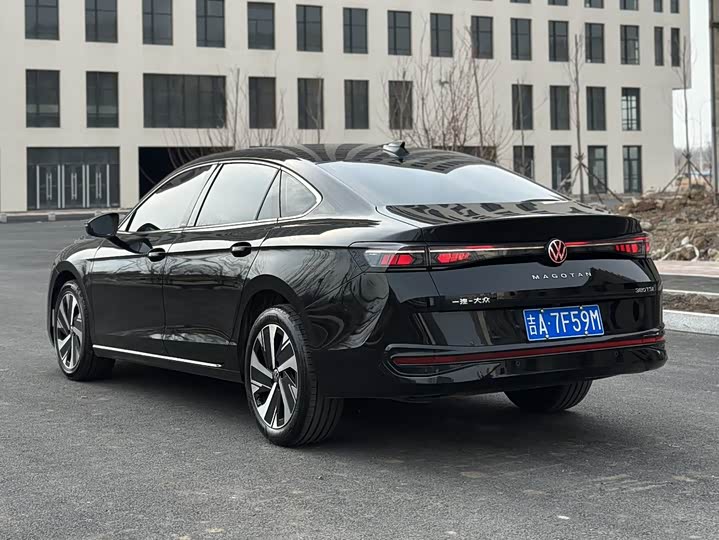 Фото 2 - Volkswagen Magotan