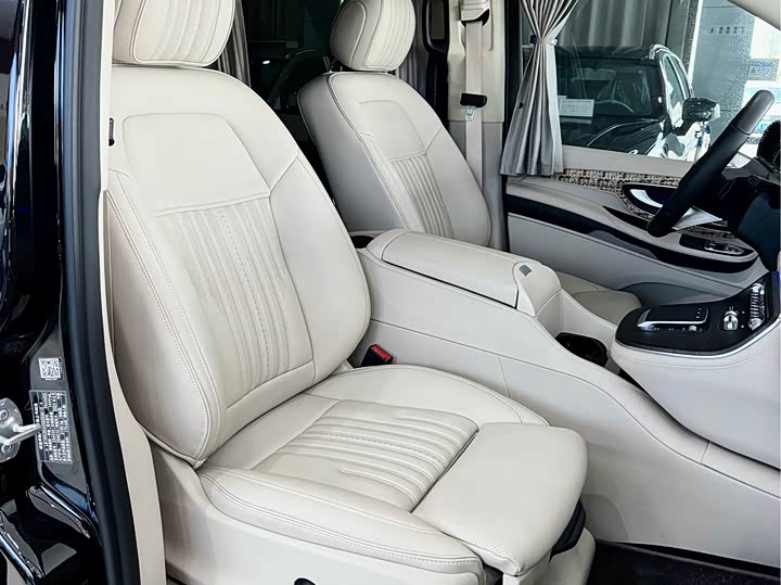 Фото 8 - Mercedes-Benz V-Class