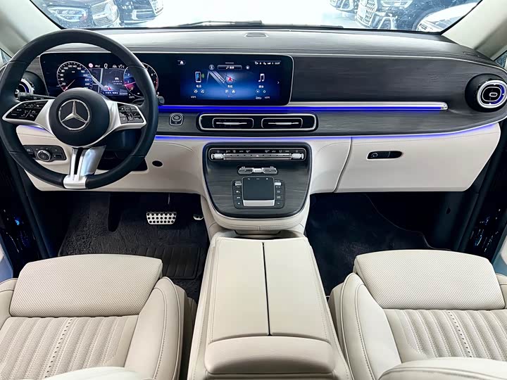Фото 9 - Mercedes-Benz V-Class