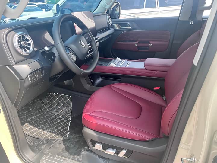 Фото 6 - Tank 300