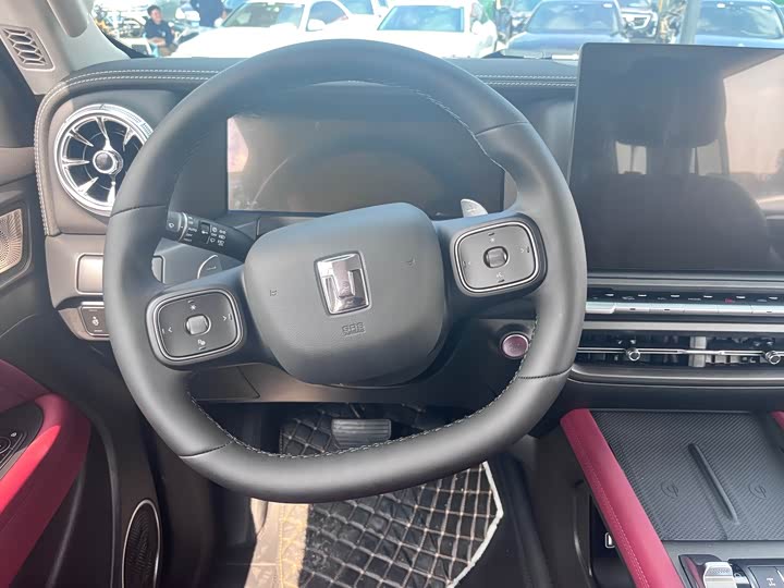 Фото 7 - Tank 300