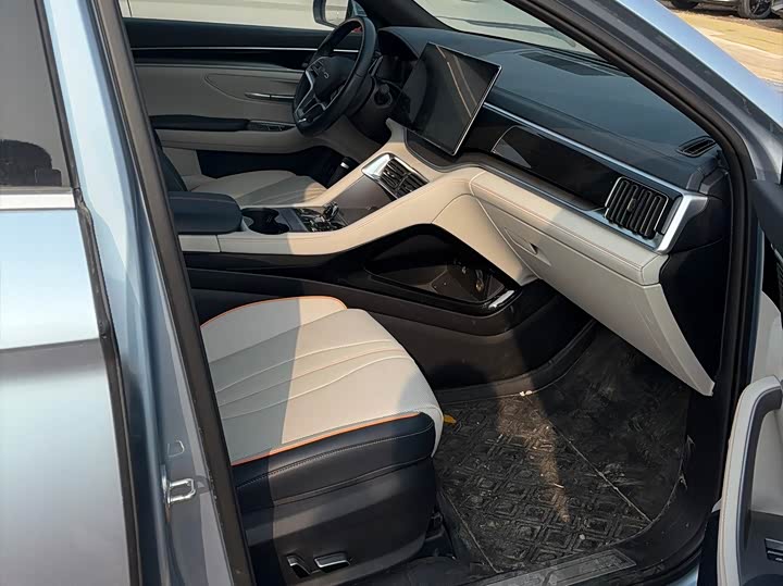 Photo 9 - BYD Song Plus Hybrid/EV