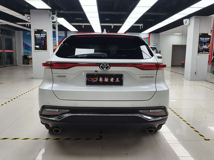 Фото 4 - Toyota Harrier