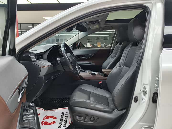 Фото 7 - Toyota Harrier