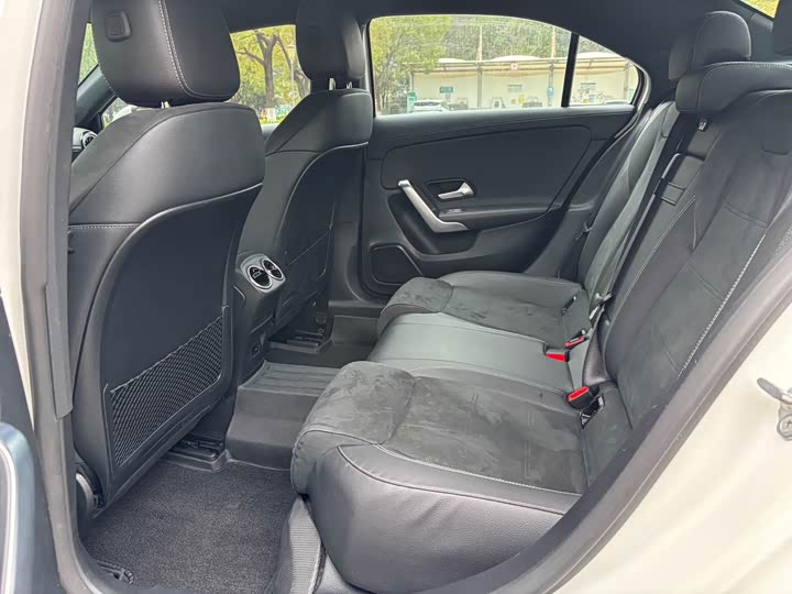 Фото 9 - Mercedes-Benz A-Class