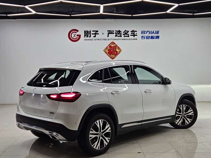 Photo 4 - Mercedes-Benz GLA-Class