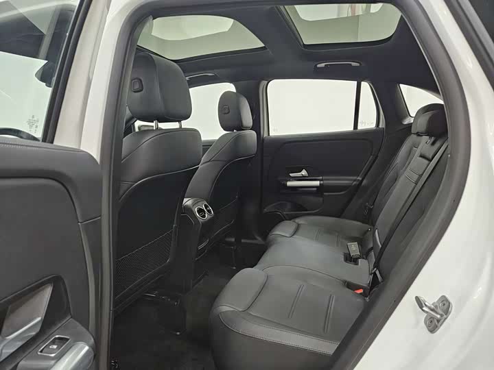 Photo 8 - Mercedes-Benz GLA-Class