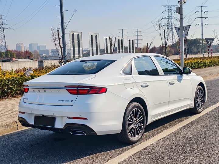 Фото 7 - Geely Preface