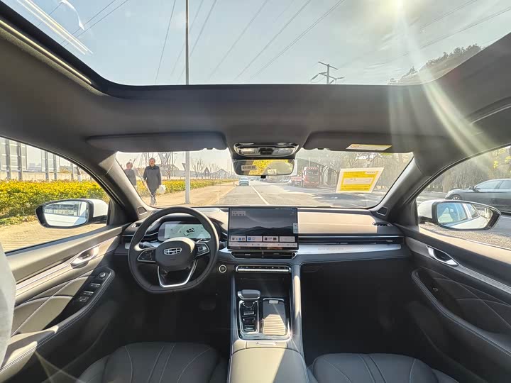 Фото 9 - Geely Preface