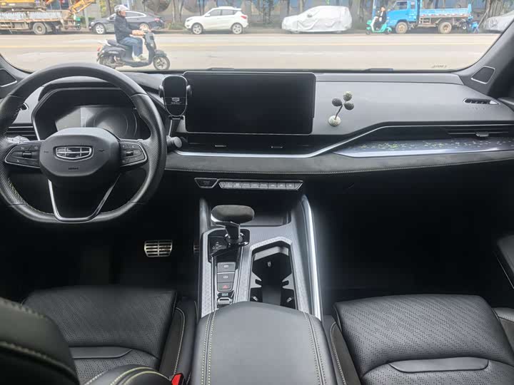 Фото 8 - Geely Preface