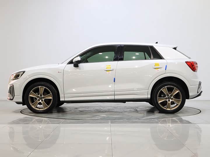 Фото 2 - Audi Q2L
