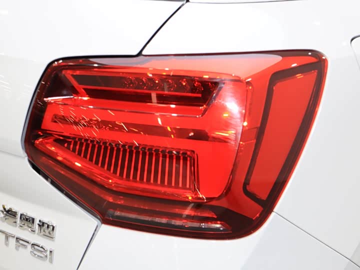 Фото 6 - Audi Q2L