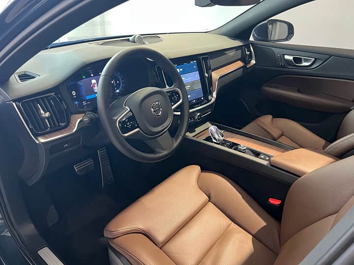 Фото 9 - Volvo S60