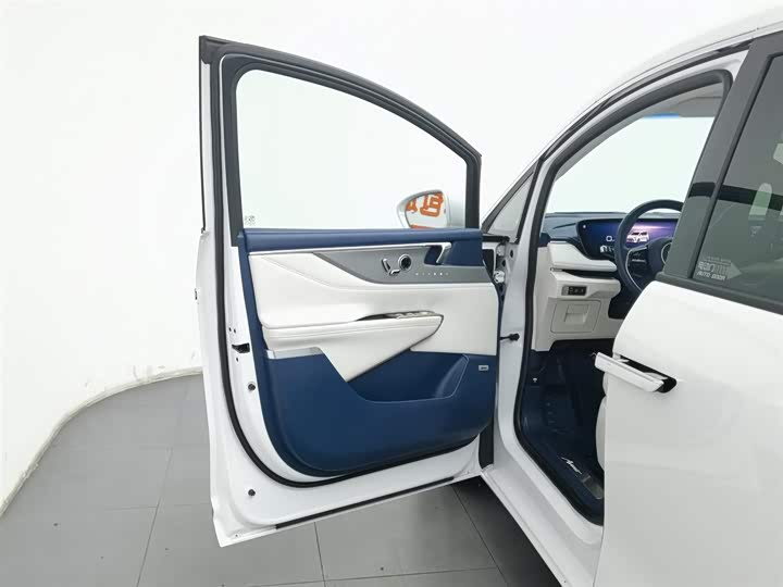 Фото 8 - Buick GL8 Hybrid