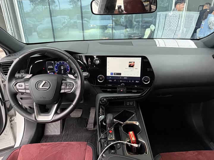 Фото 9 - Lexus NX