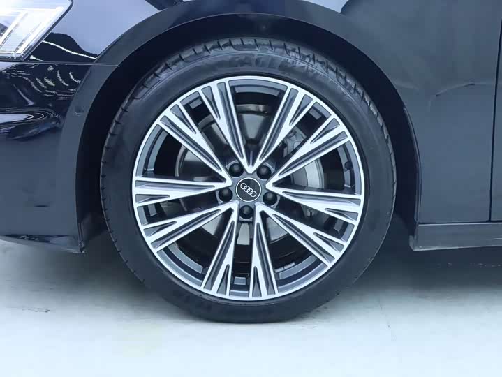 Фото 4 - Audi A6L