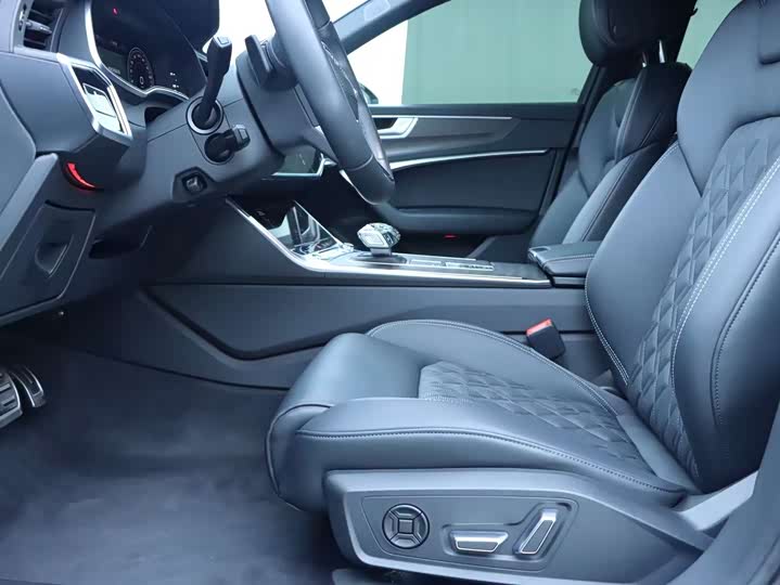 Фото 5 - Audi A6L