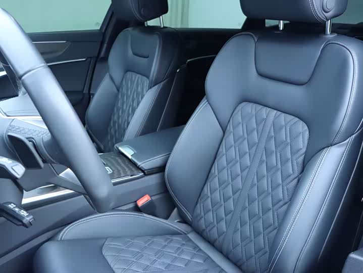 Фото 7 - Audi A6L