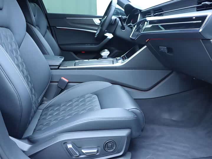 Фото 8 - Audi A6L