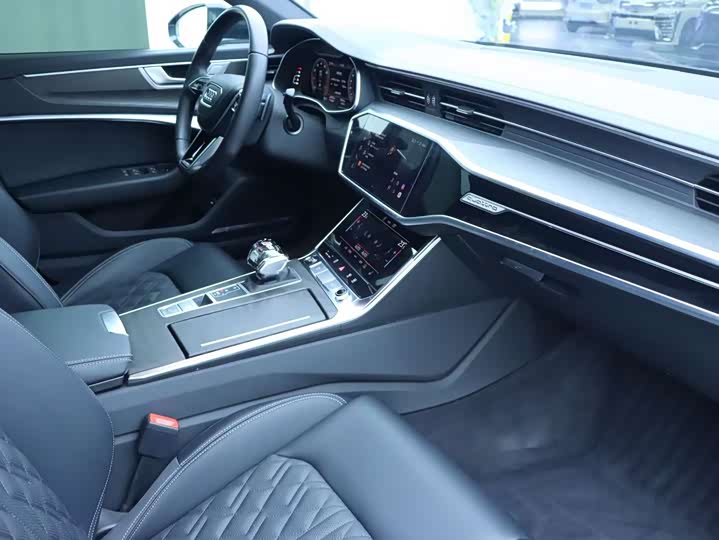 Фото 9 - Audi A6L