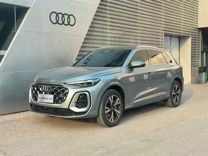 Фото 1 - Audi Q5L