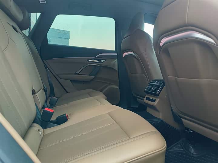 Фото 6 - Audi Q5L