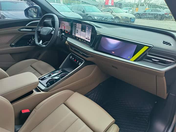 Фото 8 - Audi Q5L