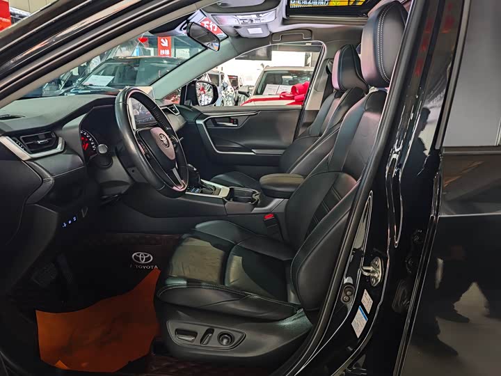 Photo 4 - Toyota Wildlander