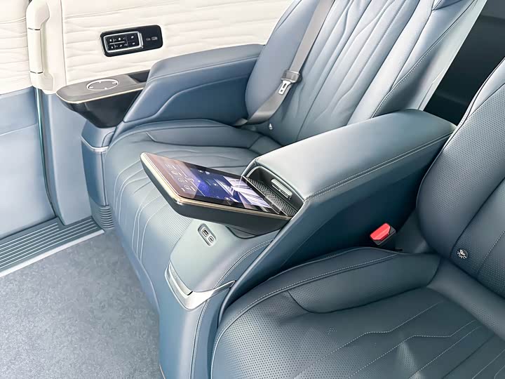 Photo 6 - Buick GL8 Century