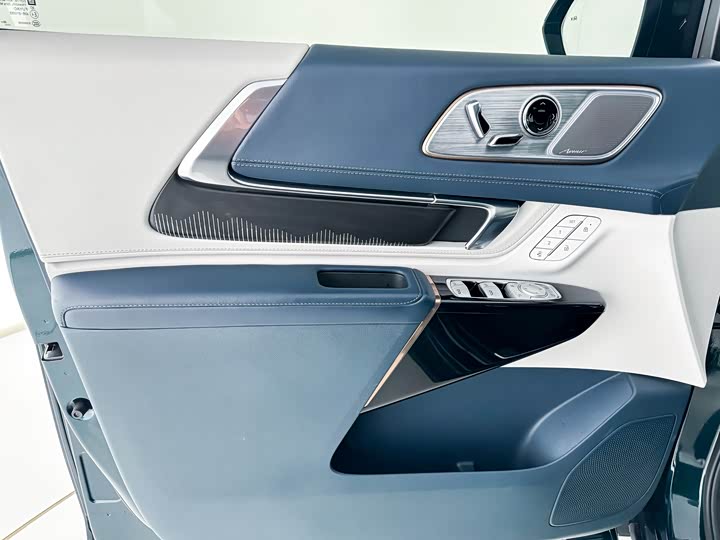 Photo 8 - Buick GL8 Century