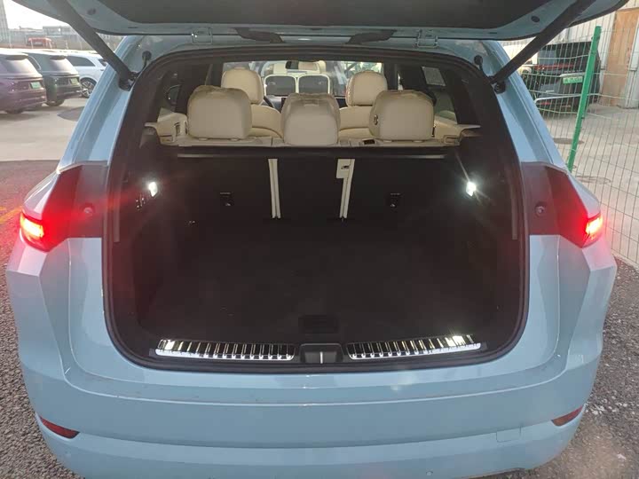 Фото 8 - LiXiang L7