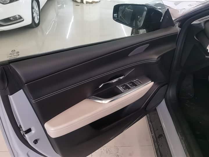 Photo 7 - Mazda EZ-6